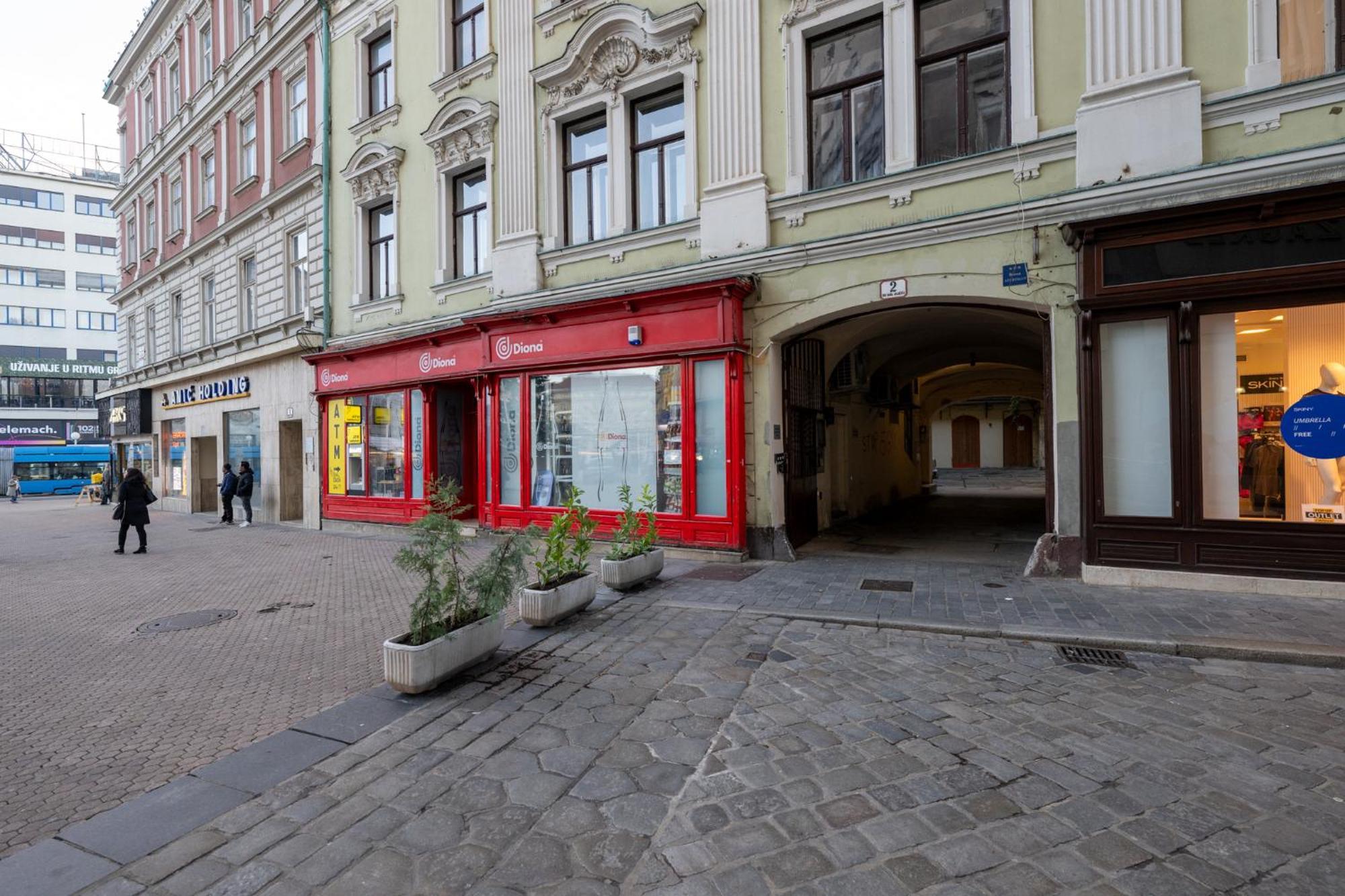 Mandina Studios On A Main Square Zagreb Luaran gambar