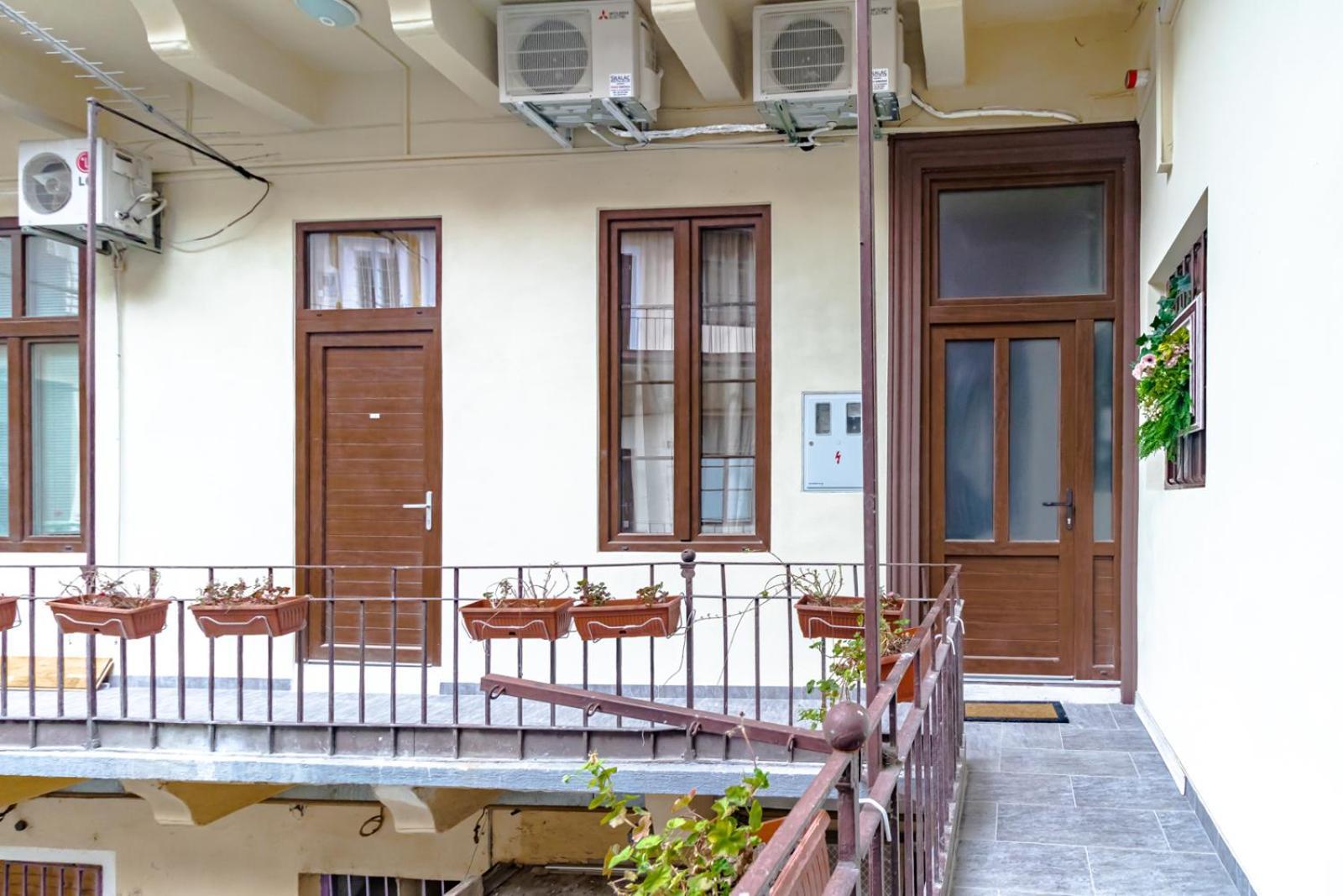 Mandina Studios On A Main Square Zagreb Luaran gambar